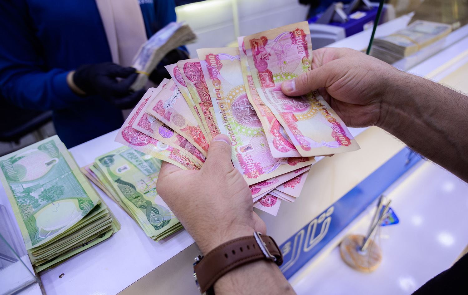 أزمة رواتب المتقاعدين في العراق.. شكاوى متصاعدة بسبب التأخير والاستقطاع دون توضيح