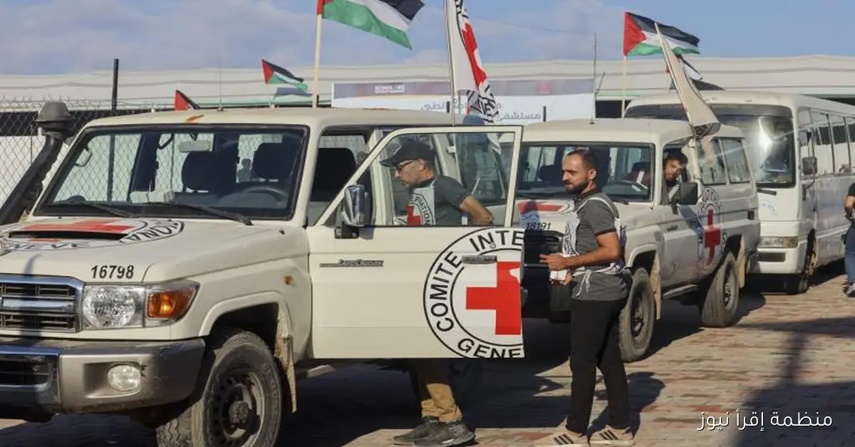 الصليب الأحمر يقوم بنقل جثامين عشرات الشهداء الفلسطينيين إلى قطاع غزة