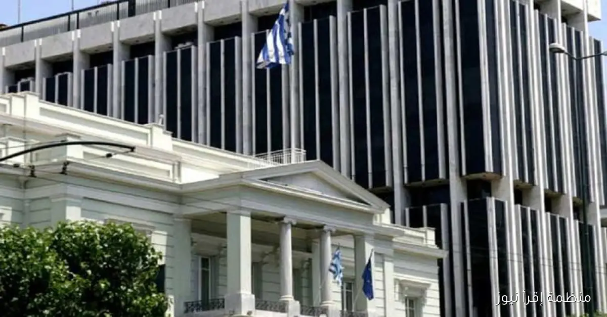 وزير الخارجية اليوناني يؤجل اجتماعه مع نظيره الألماني لحضور قمة شرم الشيخ